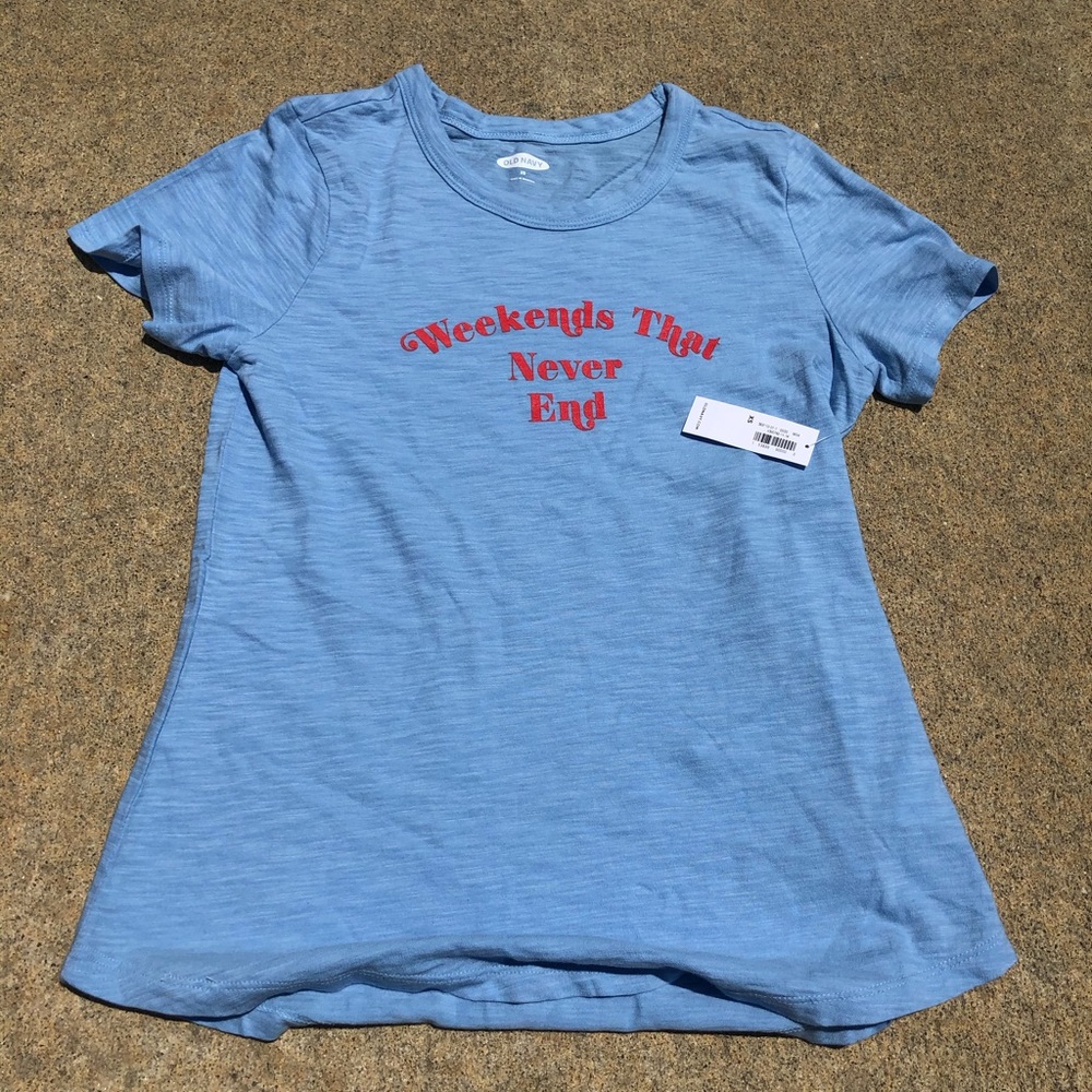 “Weekends that never end” T-shirt💙